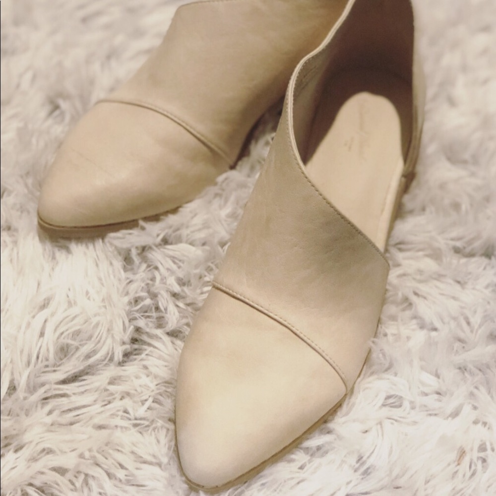 Universal thread ankle boot